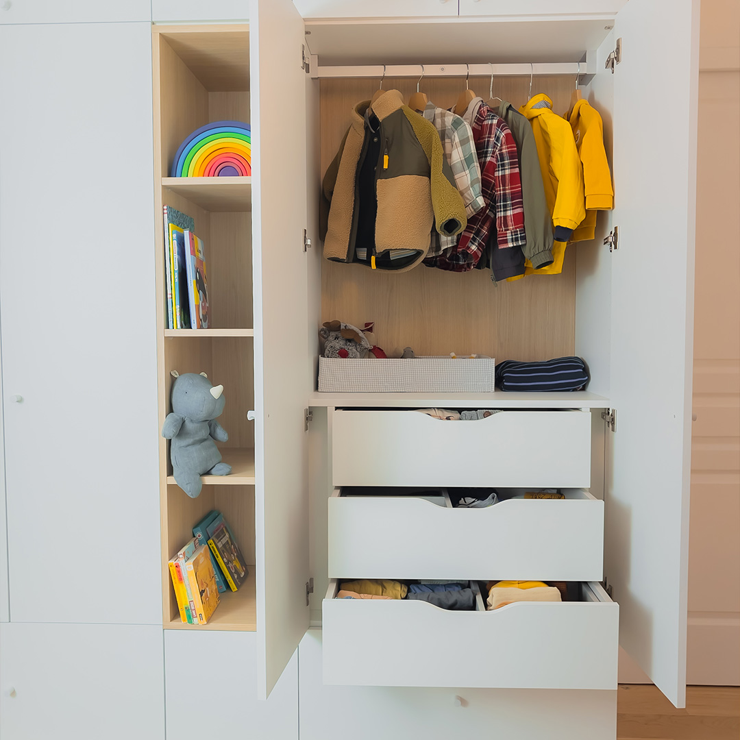 Rangement sur-mesure – Blanc premium et Chêne Vicenza – Boutons à encoche